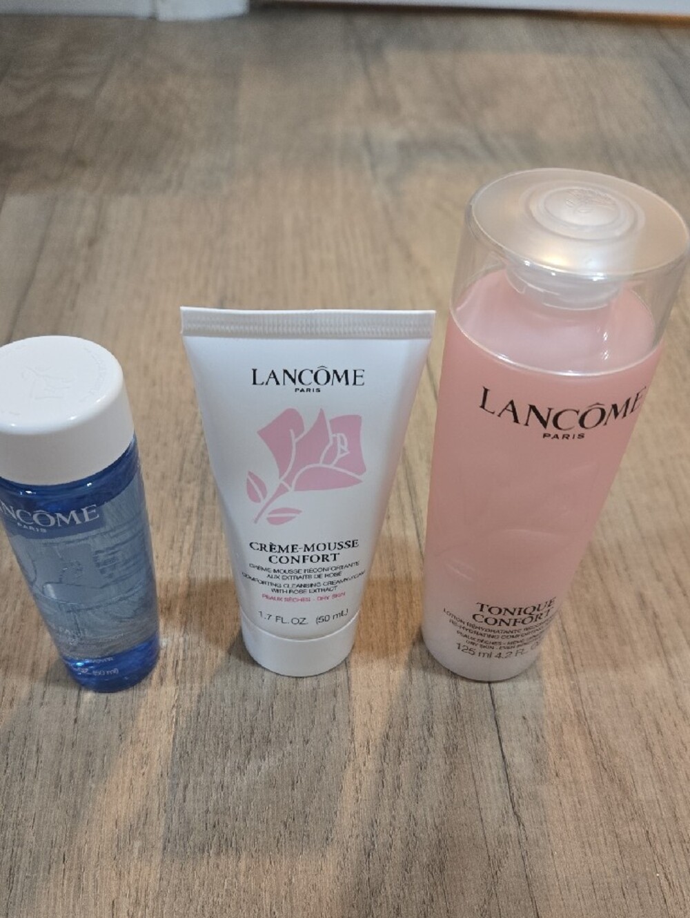 NWT! Lancome Pouch With Makeup & Skincare! - Picture 4 of 6